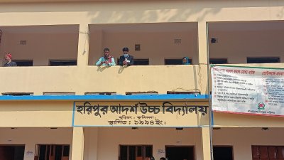 নৌকার সমর্থকদের বিরুদ্ধে ব্যালট ছিনিয়ে নেওয়ার অভিযোগ