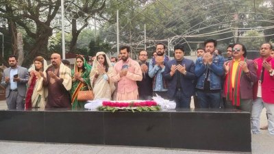 প্রতিকৃতিতে পুষ্পার্ঘ্য