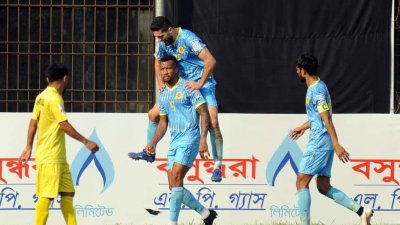 হ্যাটট্রিক করেছেন দোরিয়েন্তন গোমেজ (৯ নম্বর জার্সি)।