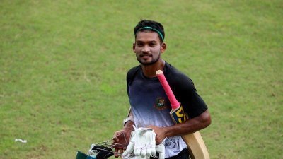কিংসমিডে যুব দলের হয়ে খেলার অভিজ্ঞতা আছে নাজমুল হোসেন শান্তর।