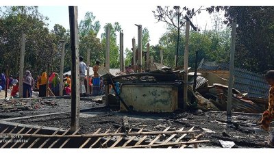 পুড়ে যাওয়া ঘর