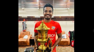 শেষ ওভারে দুর্দান্ত বল করেছেন কুমিল্লা পেসার শহীদুল ইসলাম