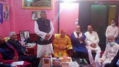জরুরি সভায় বক্তব্য রাখেন জেলা সভাপতি নাছির উদ্দিন আহমেদ