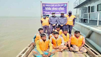 উদ্ধার হওয়া জেলেরা