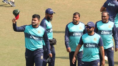 ওয়ানডে অভিষেক হয়েছে ইয়াসিরের।