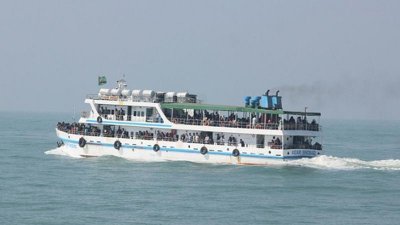 সেন্টমার্টিনগামী পর্যটকবাহী জাহাজ (ফাইল ছবি)