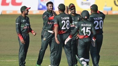 রহমত আউট হওয়ার পর ‘নট আউট’!