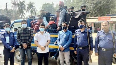 উচ্চ শব্দে গান বাজিয়ে নাচানাচি করে পিকনিকে যাচ্ছিল ২৫ শিশু-কিশোর