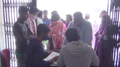 হিলিতে শুক্রবার করোনার টিকা দেওয়া হয়েছে