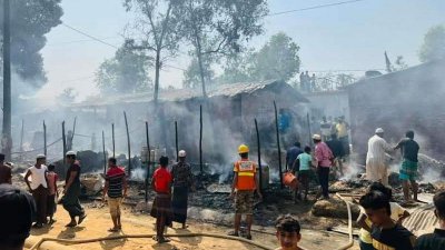 উখিয়ার কুতুপালং রোহিঙ্গা শিবিরের পাশে বাজারে আগুন লাগে