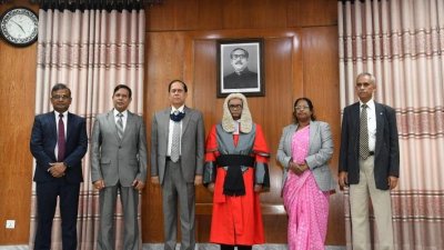 শপথ নিয়েছে নতুন নির্বাচন কমিশন (ছবি: নাসিরুল ইসলাম)