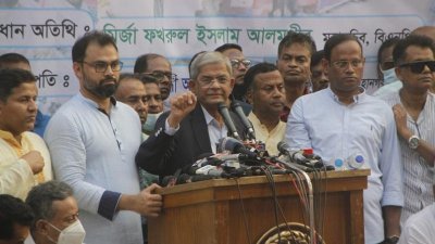 প্রেস ক্লাবে সমাবেশে মির্জা ফখরুল ইসলাম আলমগীর