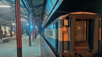 কুড়িগ্রাম স্টেশনে ট্রেন