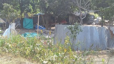 ব্যাটারি পোড়ানোর অবৈধ কারখানা