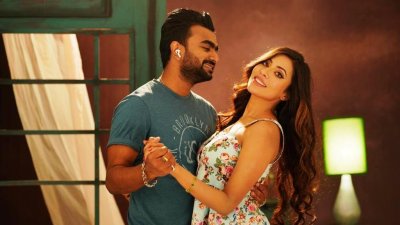 ইমরানের সঙ্গে একান্তে কে! 