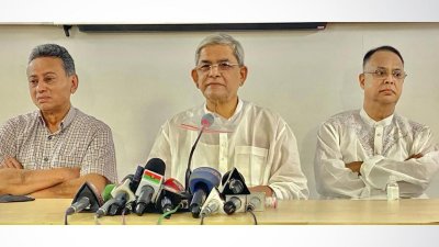 সংবাদ সম্মেলনে বক্তব্য রাখছেন মির্জা ফখরুল ইসলাম আলমগীরর
