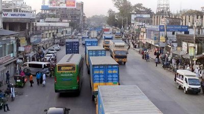 ঢাকা-চট্টগ্রাম মহাসড়কের ১৫ কিলোমিটারে যান চলাচলে ধীরগতি যানজট