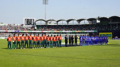 শেন ওয়ার্ন ও রডনি মার্শের জন্য এক মিনিট নীরবতা