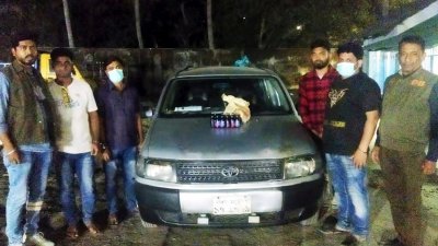 প্রাইভেট কার ও ফেনসিডিলসহ গ্রেফতার চার জন