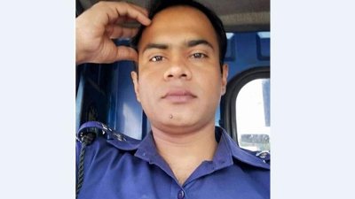 রাস্তার পাশে পড়েছিল পুলিশ কর্মকর্তার লাশ