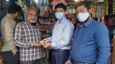 জ‌রিমানার অর্থের ২৫ শতাশ অ‌ভিযোগকারী মনসুর আলী‌কে বু‌ঝি‌য়ে দেয় ভোক্তা অ‌ধিকার সংরক্ষণ অধিদফতর