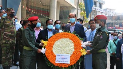 বঙ্গবন্ধুর প্রতিকৃতিতে মেয়র আতিকের শ্রদ্ধা
