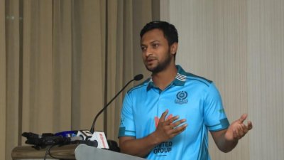 এই আসরে মোহামেডানে নাম লিখিয়েছিলেন সাকিব।