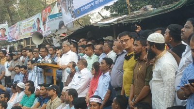 সমাবেশে বক্তব্য রাখছেন মির্জা ফখরুল ইসলাম আলমগীর