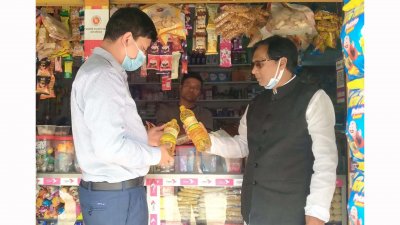 বাজার তদারকিতে পৌর মেয়র কাজিউল ইসলাম