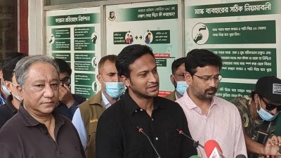 সংবাদমাধ্যমে কথা বলছেন সাকিব