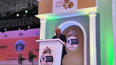 বক্তৃতা করছেন অধ্যাপক ড. সিরাজুল ইসলাম চৌধুরী