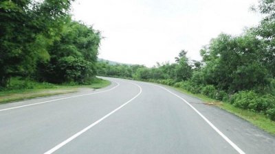 ট্রাকের ধাক্কায় মায়ের কোল থেকে ছিটকে শিশু নিহত