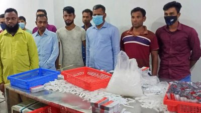 অভিযান চালিয়ে দুই জনকে কারাদণ্ড ও চার জনকে জরিমানা করেছেন ভ্রাম্যমাণ আদালত