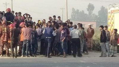 দুই ট্রাকের মুখোমুখি সংঘর্ষে একজন নিহত