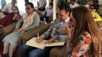বুখারেস্টের মেয়রকে নিয়ে বুড়িগঙ্গায় ডিএসসিসির নৌবিহার