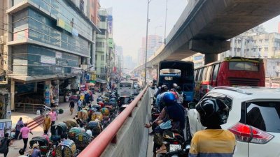 ফ্লাইওভারে ওপরে ও নিচে জ্যাম