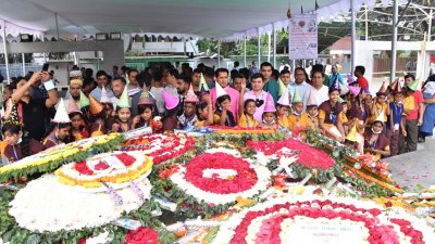 বঙ্গবন্ধুর জন্মদিনে ৩২ নম্বরে সুবিধাবঞ্চিত শিশুরা