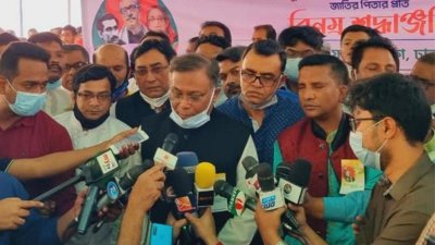 সাংবাদিকদের ব্রিফ করছেন তথ্যমন্ত্রী ড. হাছান মাহমুদ