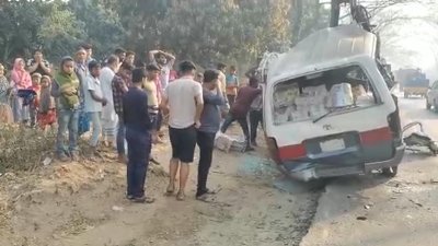 ওভারটেক করতে গিয়ে বাসচাপায় প্রাণ গেলো ৩ জনের