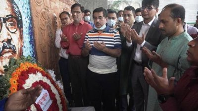 জন্মদিনে জাতির পিতার প্রতিকৃতিতে দক্ষিণ সিটির শ্রদ্ধাঞ্জলি