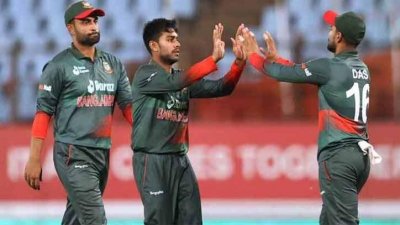 মিরাজের পর উইকেট শিকারে সাকিব