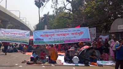 শাহবাগে আবারও অবস্থান নিয়েছেন প্রতিবন্ধী বিদ্যালয়ের শিক্ষকরা   