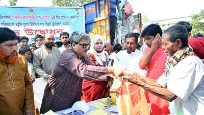 রাজশাহীতে টিসিবির পণ্য বিক্রির কার্যক্রম উদ্বোধন করেন শাহরিয়ার আলম