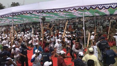 রাজশাহীর বাঘা উপজেলায় সোমবার দুপুরে আওয়ামী লীগের দুই পক্ষের সংঘর্ষ ঘটে