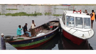 উদ্ধার তৎপরতা চলছে