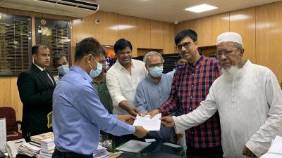 দ্রব্যমূল্য কমাতে জেলা প্রশাসনকে বিএনপির স্মারকলিপি
