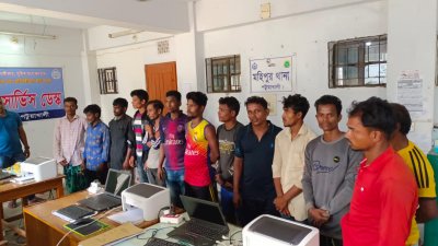 গ্রেফতার ১২ রোহিঙ্গা