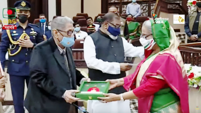 স্বাধীনতা পুরস্কার ২০২২ প্রদান করলেন প্রধানমন্ত্রী