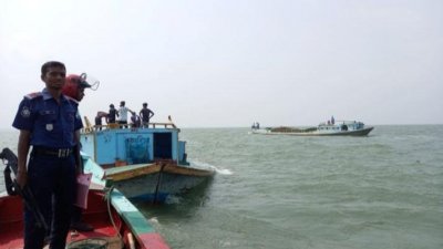 পদ্মা-মেঘনায় বালু উত্তোলন, আটক ২২
