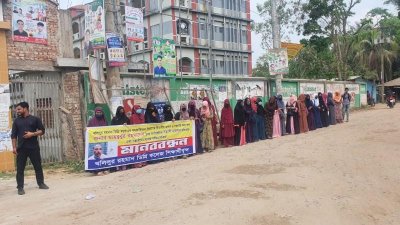 শিক্ষকের ওপর হামলার প্রতিবাদে মানববন্ধন